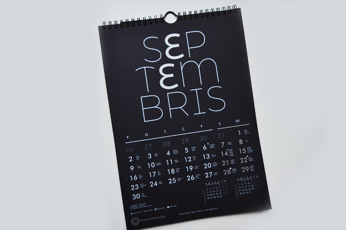 Kalendāru druka uz melna papīra