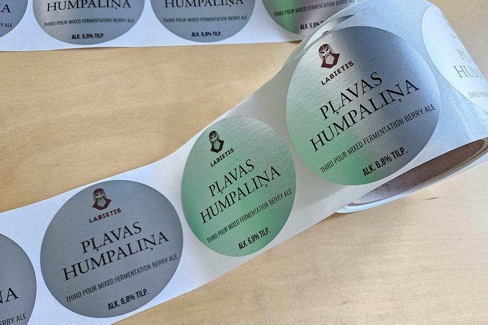 Uzlīmju druka uz metāliskas līmplēves