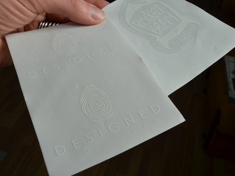 Baltu uzlīmju UV druka
