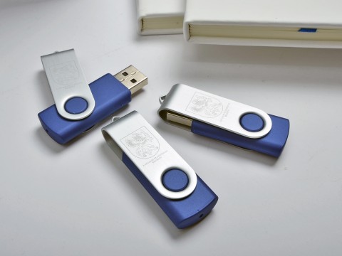 Печать гравировки на флеш-памяти USB
