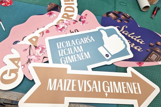 Kartona figūru apdruka un izgriešana pa kontūru