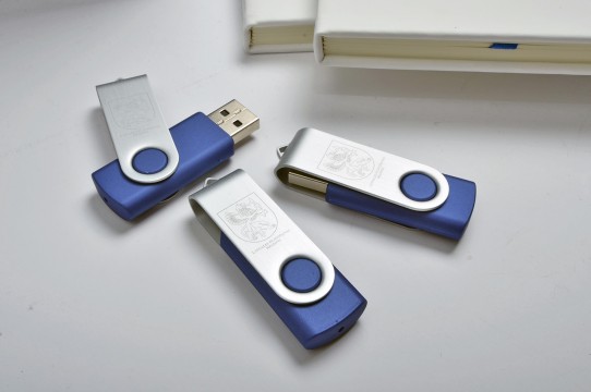 USB zib atmiņu apdruka gravēšana